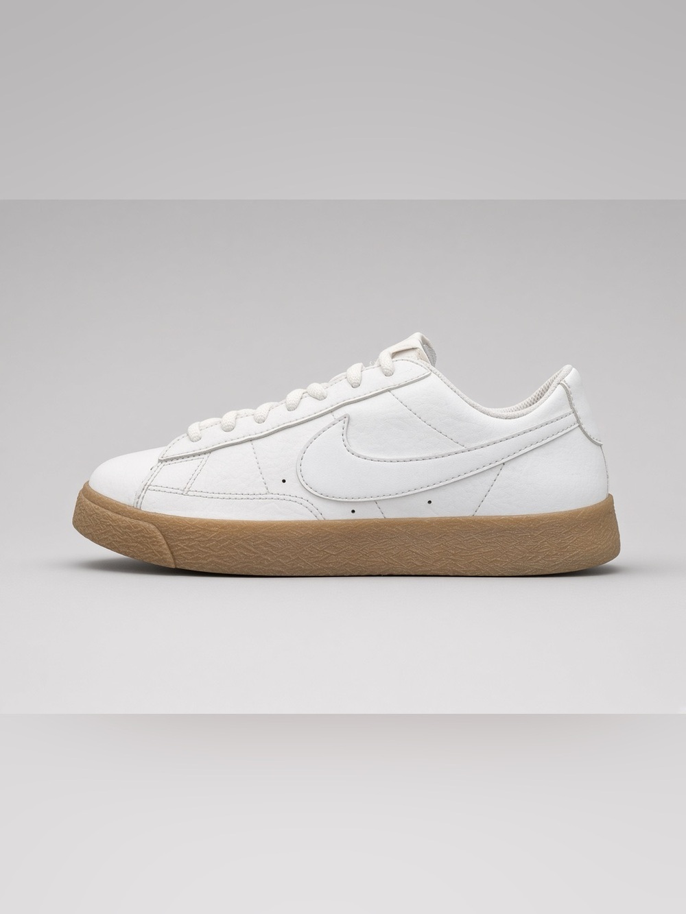 Nike Blazer Low ‘77 White Gum Women’s 7.5 /Men’s 6 Style# DH1060-100